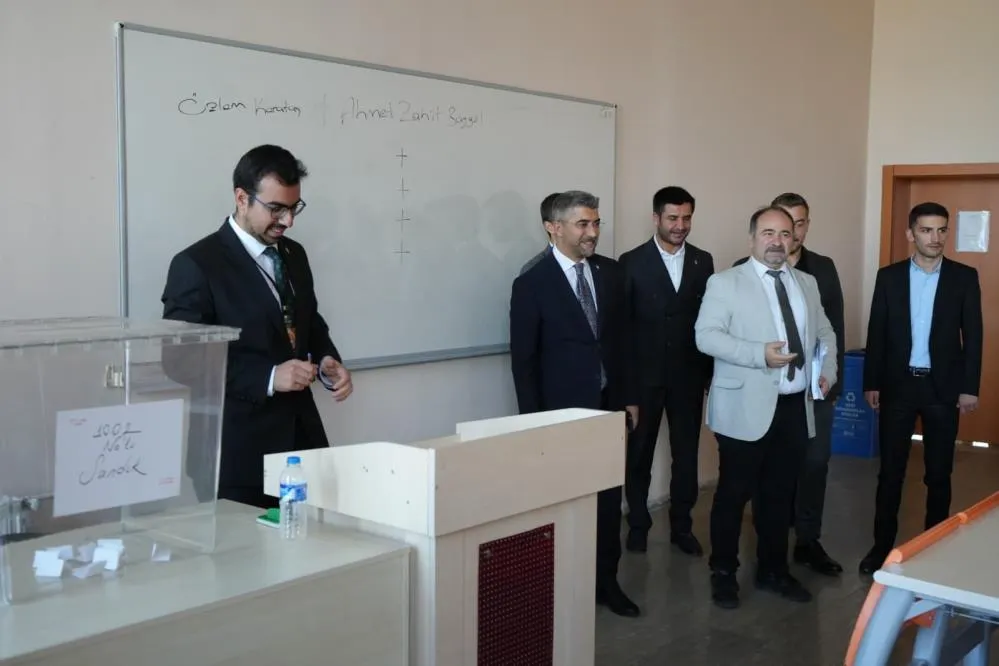 AK Parti İl Başkanı İbrahim Küçükoğlu, Atatürk Üniversitesi Hukuk Fakültesi öğrencileriyle buluştu