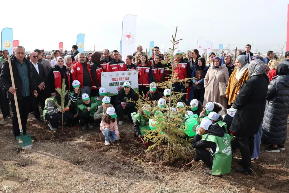 Aile Yılı’nda anlamlı buluşma: Aile Hatıra Ormanı’nda fidanlar toprakla buluştu