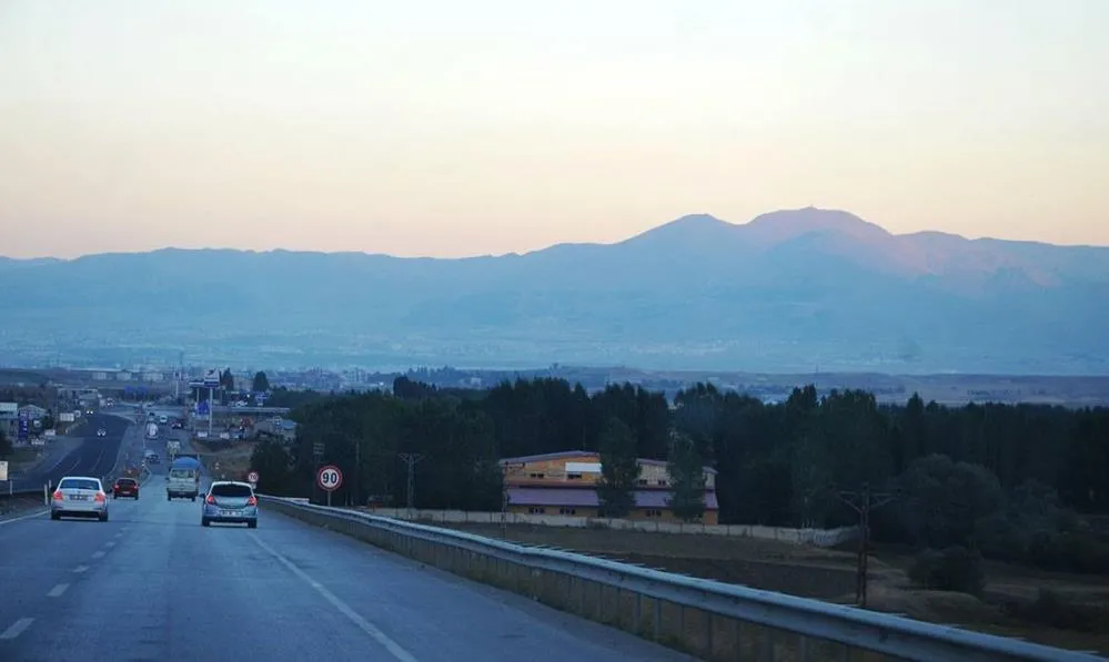 Karayollarında hız tabelalarına ayar