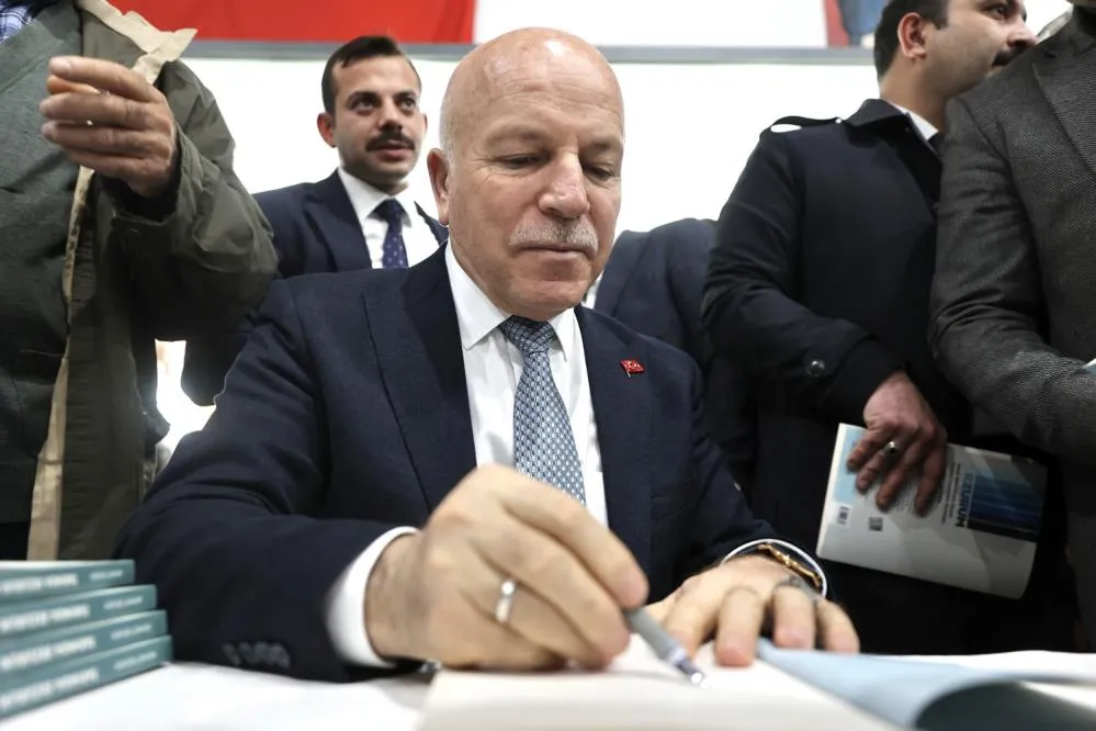 Başkan Sekmen kitapseverlerle buluştu