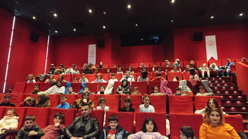 Erzurum’da çocuklara sinema keyfi