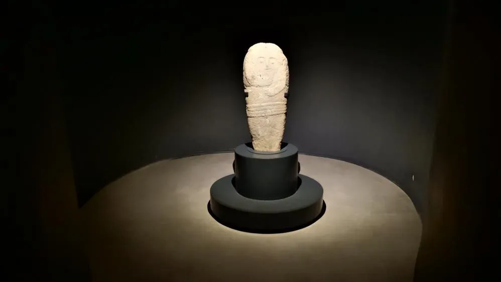 2 bin 500 yıllık heykele ziyaretçi akını