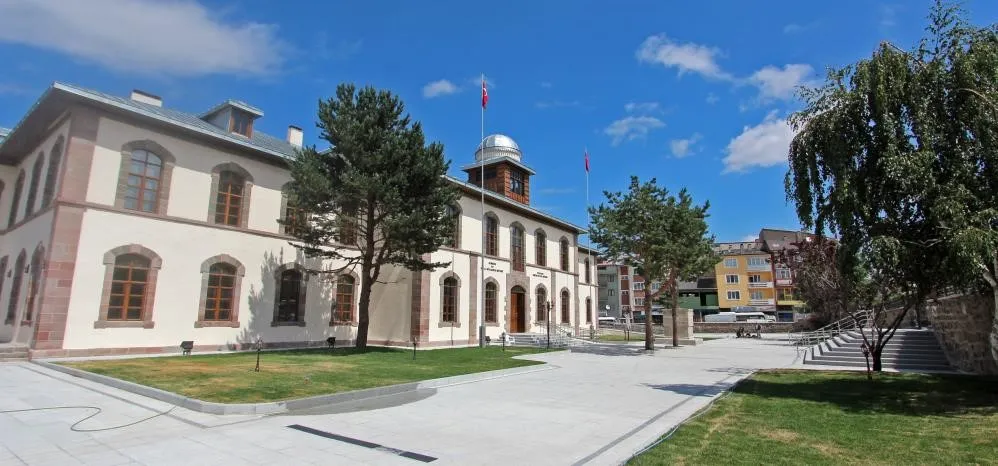 Buram buram tarih kokan mekan